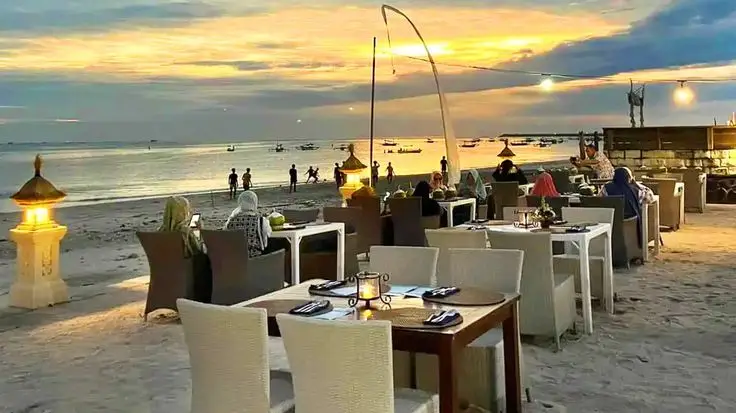 7 Best Night Activities & Tourist Attractions in Bali: From Cultural Performances to Beach Clubs